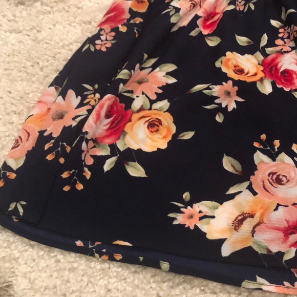 Pink Lily sleeveless floral top - Picture 2 of 8